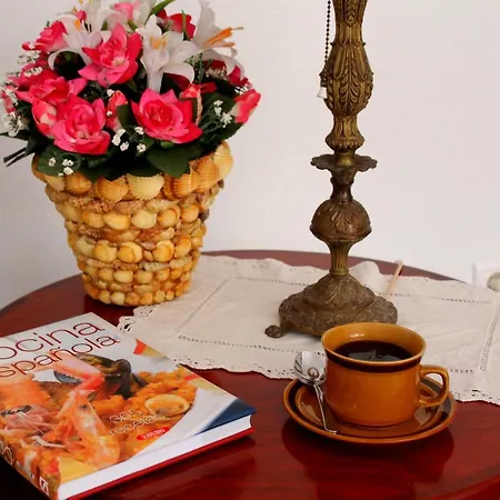 A Stone's Throw From Santa Barbara لقنت